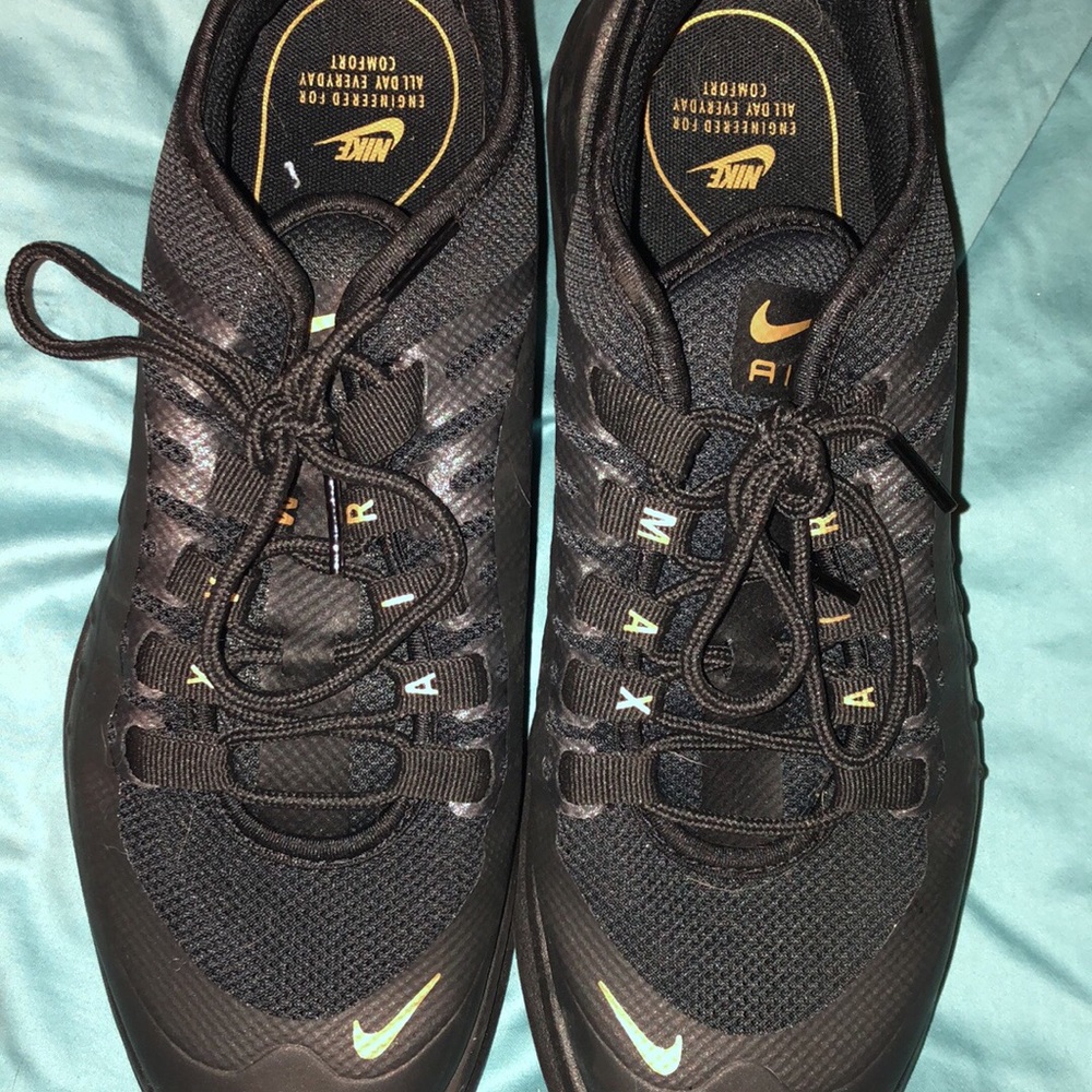 Black Nike Air Max